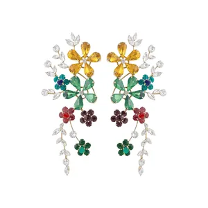Boucles d'oreilles fleuries luxueuses en cristal avec design ajouré pour banquets