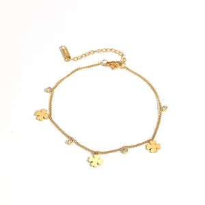 Elegantes goldenes Edelstahl-Fußkettchen mit vierblättrigem Kleeblatt und Strasssteinen