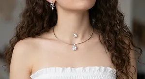 Exquis Collier Pendentif en Acier Inoxydable Alliage Strass Effet Aurore Chaîne de Clavicule Minimaliste Ronde Cœur Bijoux pour Femmes