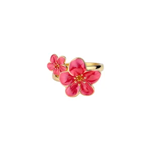 Elegante anello aperto dorato con due fiori di ciliegio in smalto rosa vibrante
