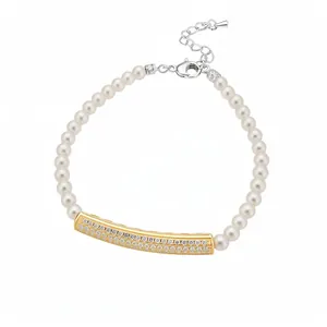 Elegant pearl bracelet with gold-plated zirconia-encrusted bar and adjustable chain