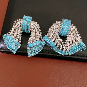 Eleganti orecchini vintage a fiocco con zirconi blu e strass bianchi brillanti e lussuosi
