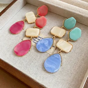 Pendientes colgantes de resina estilo dopamina en varios colores vibrantes