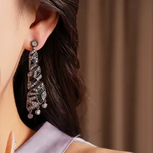 Orecchini pendenti vintage in argento con zirconi neri e trasparenti per donne eleganti