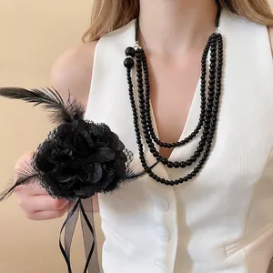 Collana con Pendente a Fiore in Pizzo Nero con Piume Fatta a Mano per Donna Collana a Catena Multistrato con Perline di Vetro Gotica Vintage