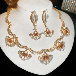 Palace Style Gold Alloy Fan Shaped Pendant Necklace And Rhinestone Earrings Jewelry Set Luxury Party Gift For Women