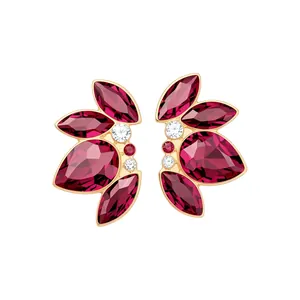 Eleganti orecchini a lobo di lusso in cristallo magenta con aghi d'argento per abiti da sera