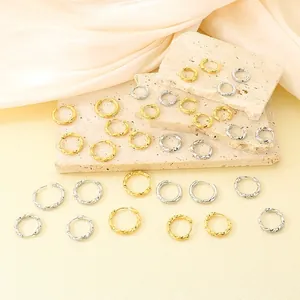 Minimalistische Roestvrijstalen Möbius Gedraaide Oorknoppen Voor Heren Dames Geometrische Spiraaltextuur Huggie Oorbellen Mode-Sieraden Cadeau