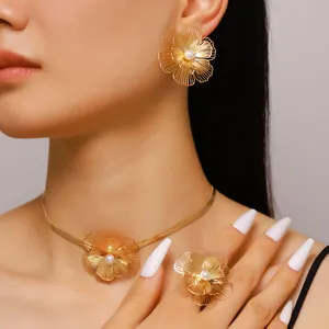 Exaggerated Hollow Iron Flower Jewelry Collection For Women Elegant Gold Silver Electroplated Artificial Pearl Necklace Earrings Ring Fashion Accessories