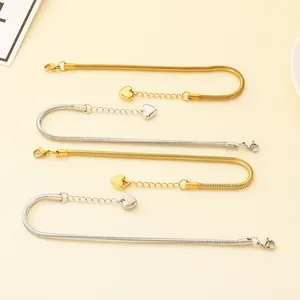 Ensemble de quatre bracelets chaîne serpent 3mm en acier inoxydable avec pendentifs cœur.