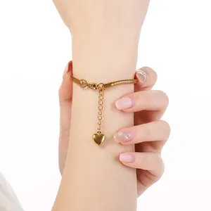 Bracelet gourmette serpent 3mm en acier inoxydable doré avec pendentif cœur délicat