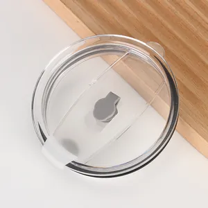 Detail view of transparent splash-proof lid with grey slider for 30oz tumbler cup