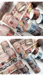 Detail von Vintage-Washi-Tape-Set mit alten Zeitungen und Retro-Pop-Art-Mustern