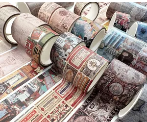 Detailansicht von Vintage-Washi-Tape-Set mit Retro-Karten und Grafikdesigns der alten Welt