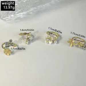 Especificaciones del juego de cuatro anillos dorados con flores, perlas y cristales