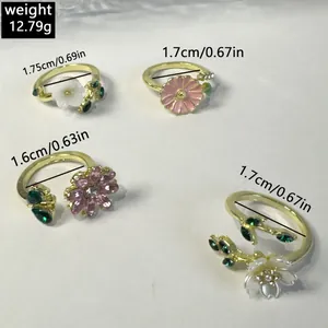 Detalle del set de anillos de flores con dimensiones y peso de 12,79 g sobre fondo blanco