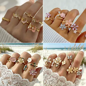 Set de anillos dorados con flores, perlas y mariposas de esmalte para mujer