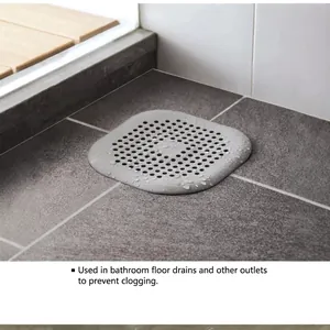 Acchiappa-capelli in silicone grigio per scarichi bagno con design quadrato e fori tondi