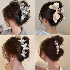 Große Haarklammern aus Satin mit Schleife und Perlen für elegantes Haarstyling
