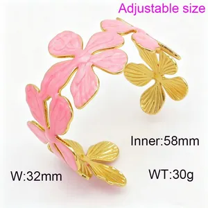 Bracciale rigido aperto regolabile in acciaio inossidabile con fiori rosa, 58mm