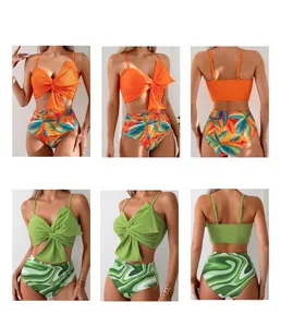 Dettagli di bikini a due pezzi con grandi fiocchi e slip a vita alta con stampa tropicale