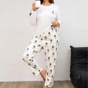 Set homewear taglie forti donna con stampa ananas e maglia bianca a maniche lunghe