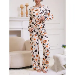 Damen-Schlafanzugset aus Waffelstrick mit Halloween-Prints wie Kürbissen und Geistern