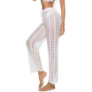 Pantaloni da spiaggia bianchi all'uncinetto con coulisse e ricami geometrici traforati