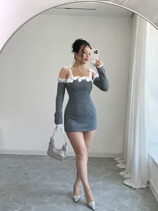 Robe Mini Sexy En Tricot Épaules Dénudées Pour Femmes Avec Bordure En Dentelle Et Décoration Florale Manches Longues Détachables