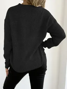 Vue arrière du pull en maille noire avec col rond et ourlet arrondi élégant