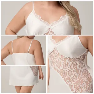 Nuisette élégante en satin blanc avec col en V et dentelle florale délicate