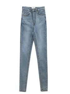 Detail-Flachbild von High-Waist Skinny Jeans in gewaschenem Blau mit fünf Taschen