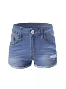 Short en jean bleu clair pour femme avec taille haute, coupe ajustée et détails déchirés