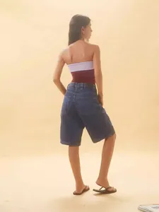 Pantalones cortos de mezclilla azul oscuro vintage para mujer con diseño de cinco bolsillos