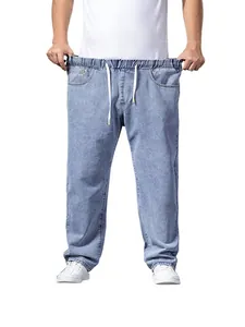 Jeans da uomo larghi a gamba dritta in azzurro con vita elastica e coulisse bianca