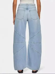 Jean large pour femme avec délavage vintage, patchwork et coutures diagonales