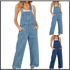 Detailansicht von drei verschiedenen Blautönen der lockeren Damen-Jeanslatzhose