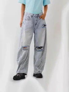 Women's vintage light blue distressed wide-leg jeans with ripped knee detail