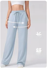 Détail du pantalon de yoga bleu clair à taille haute avec cordon de serrage et tissu doux