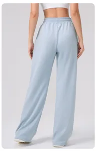 Vue arrière du pantalon de yoga bleu clair à jambes larges avec taille élastique haute
