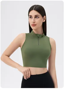 Détail de la veste de yoga vert avocat avec fermeture éclair et tissu extensible