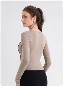 Haut de yoga ajusté à manches longues moka avec texture côtelée et col rond