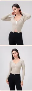 Dettagli della giacca da yoga slim fit a coste con doppia zip e orlo a forma di V