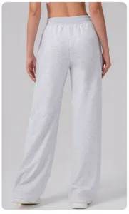 Vue arrière du pantalon de yoga gris clair à taille haute, jambes larges et cordon de serrage