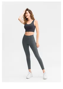 Detail of high-waisted yoga leggings featuring side pockets and matte stretch fabric