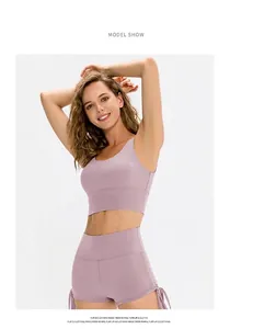 Lavendelfarbenes Sport-BH und Shorts Set aus mattem, hochdehnbarem Funktionsmaterial