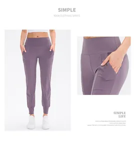 Detail der lila Yogahose mit hoher Taille, Seitentasche und elastischen Bündchen