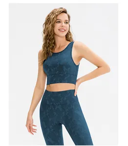 Detailweergave van donkerblauwe camouflage jacquard stof op yoga sportbeha set