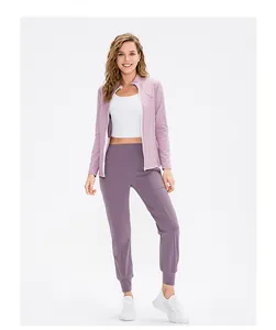 Dweiteiliges Damen-Sportset mit lavendelfarbener Jacke und lila Yogahose für Fitness