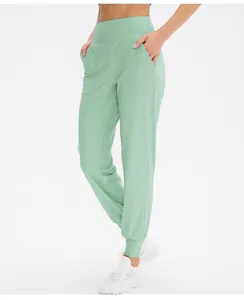Détail du jogging vert menthe clair à taille haute avec poches latérales pour femme